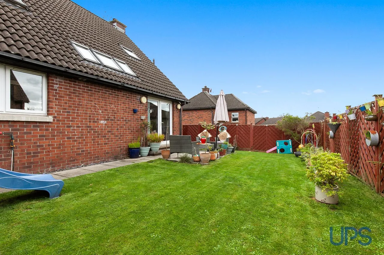 Stewartstown Road, Belfast, BT17, photo 3