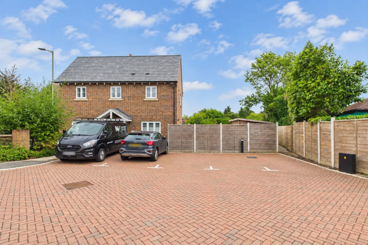 Chalk Row, Bourne End, HP1, photo 19