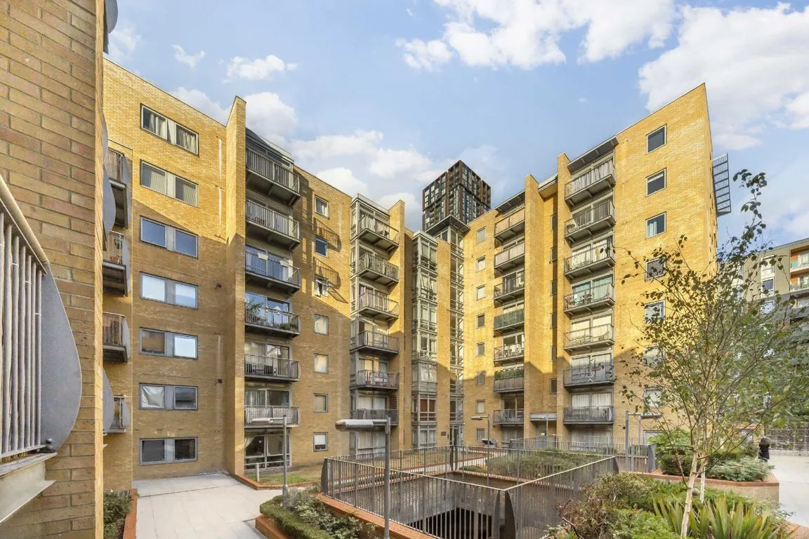 1 bed flat for sale, Moore House, London