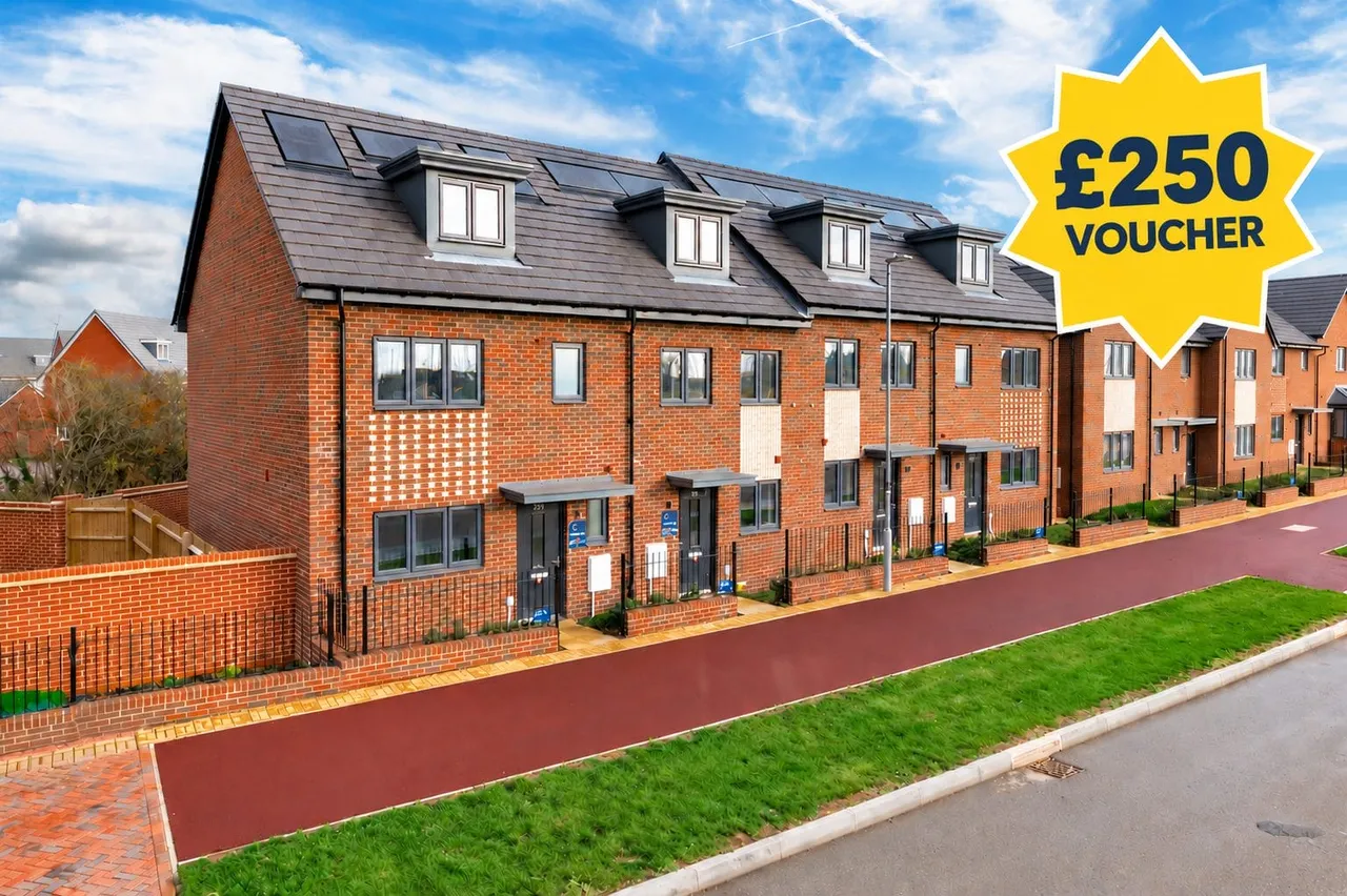4 bed house to rent — Barrosa Way, Whitehouse, Milton Keynes, MK8 1LN