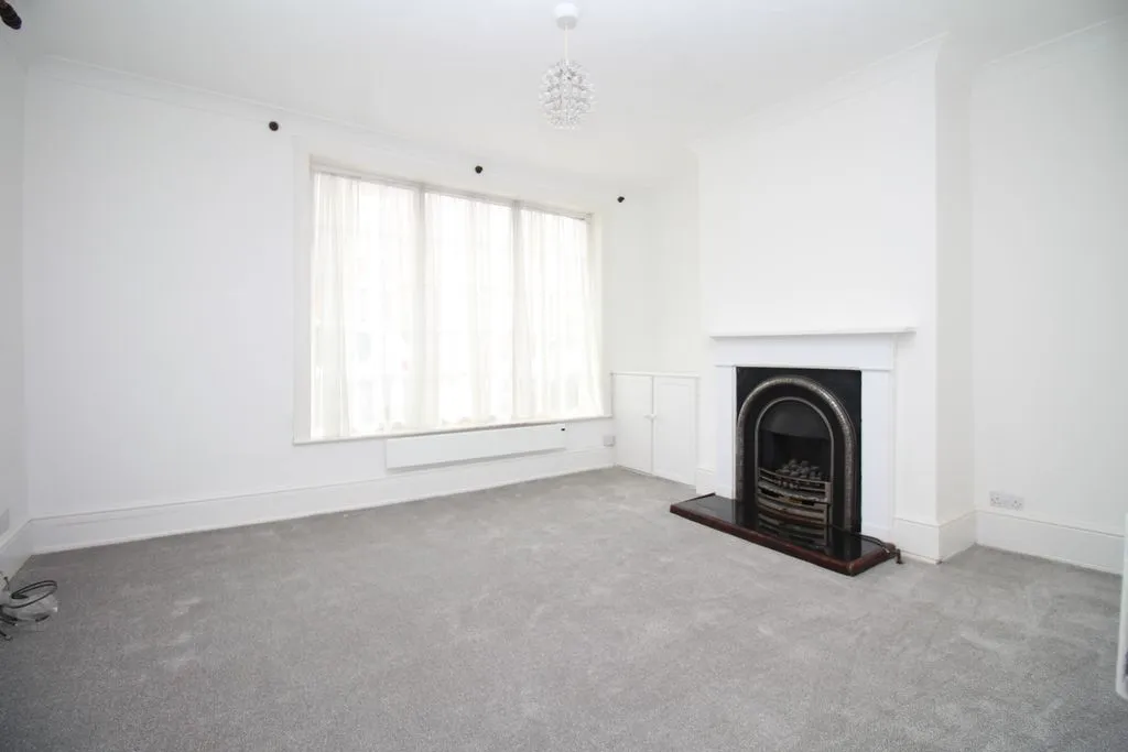 Maidstone Road, Hadlow, photo 2