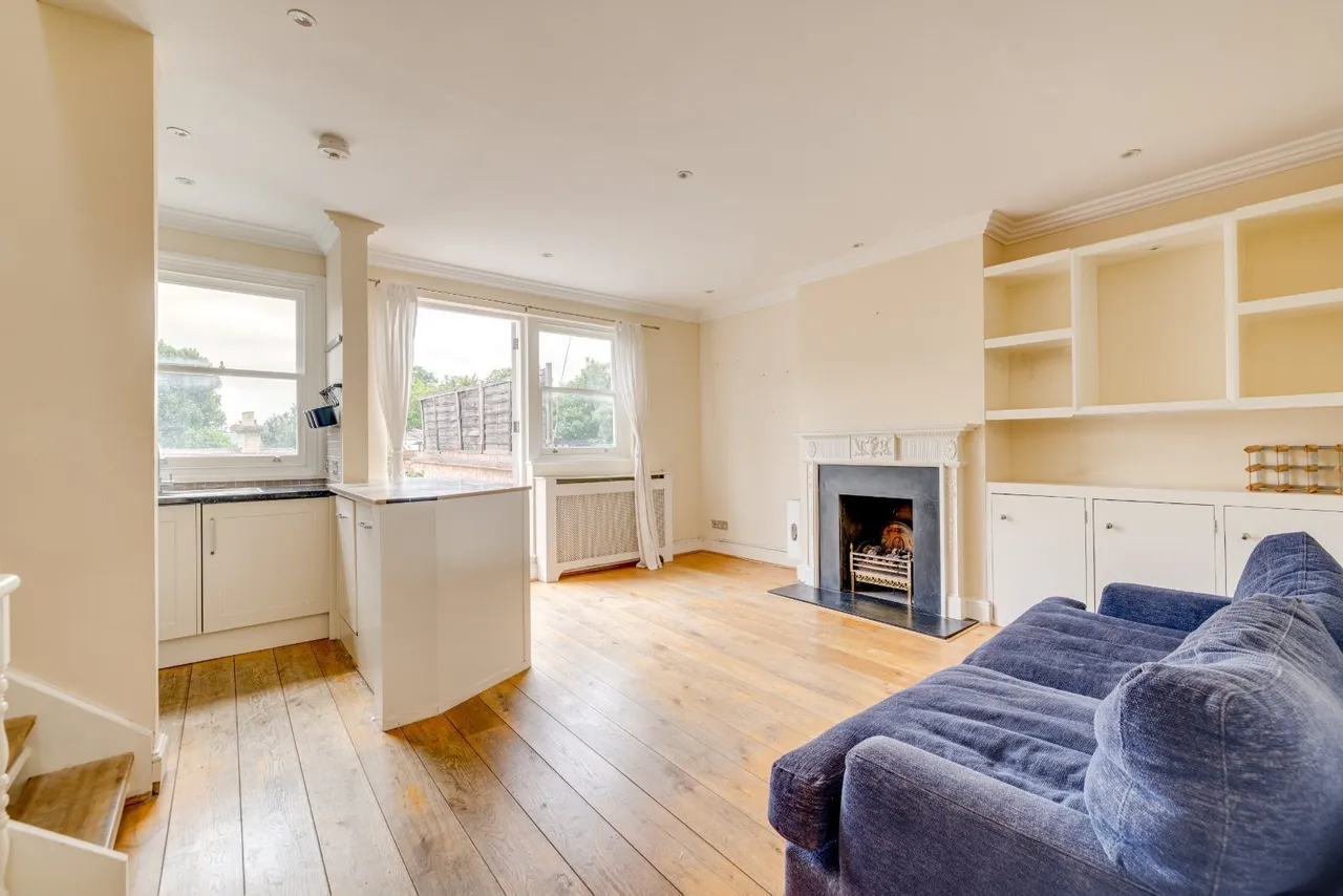 2 bed flat for sale, Fulham Road, London, SW6