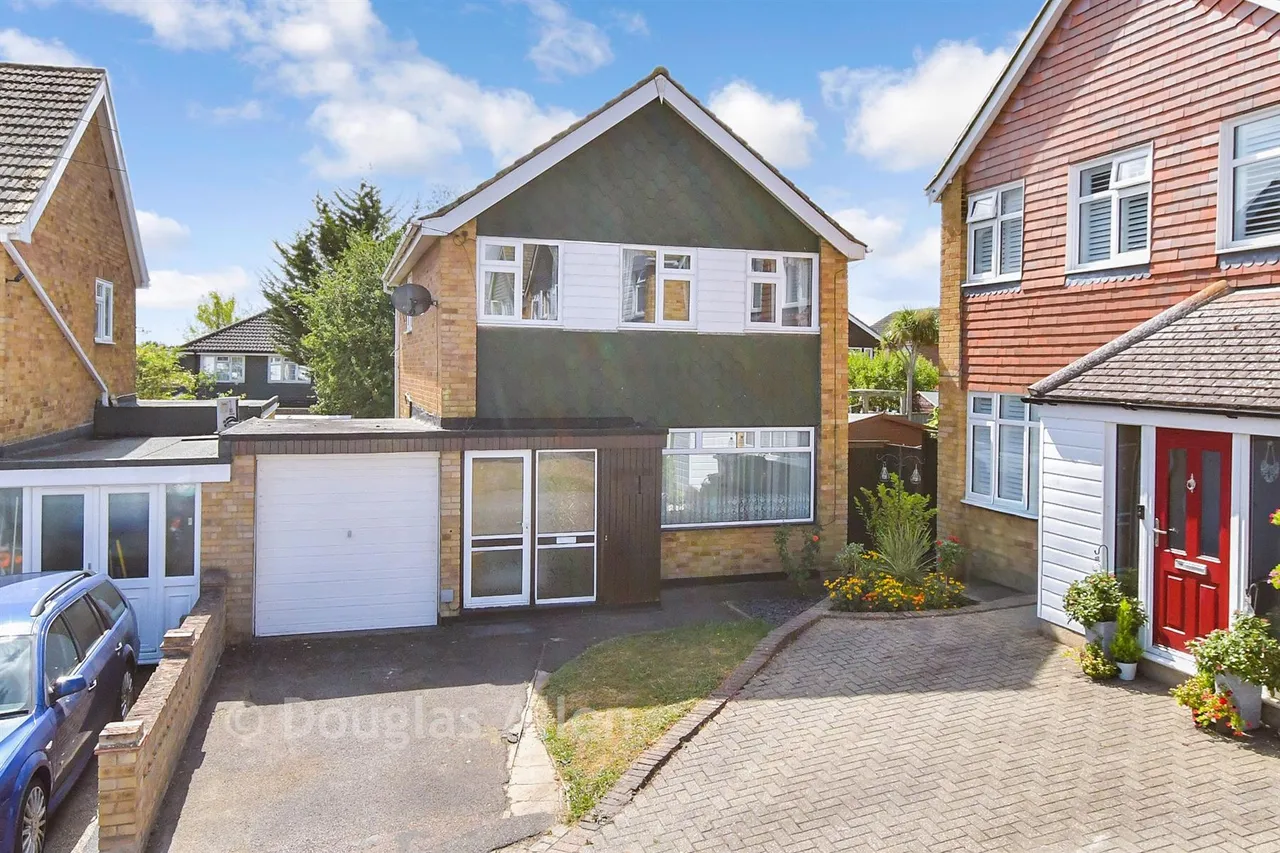 3 bed house for sale, Burne Avenue, Wickford, SS12
