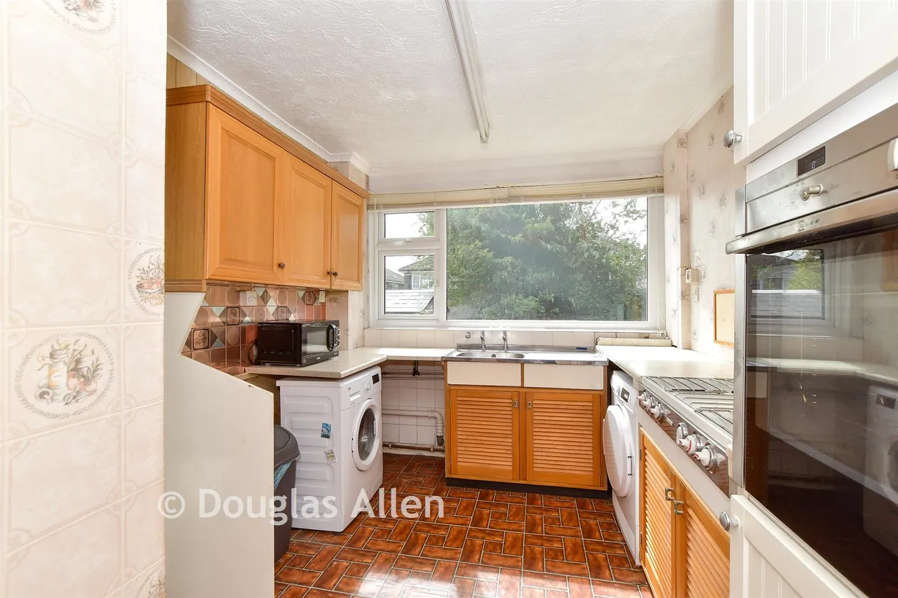 Burne Avenue, Wickford, SS12, photo 8