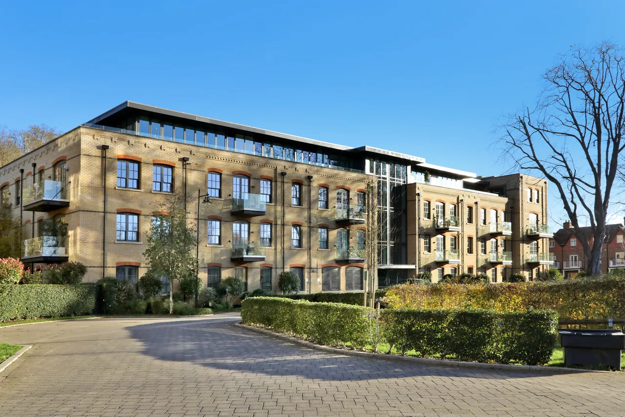 4 bed flat for sale — Glen Island, Taplow, Maidenhead