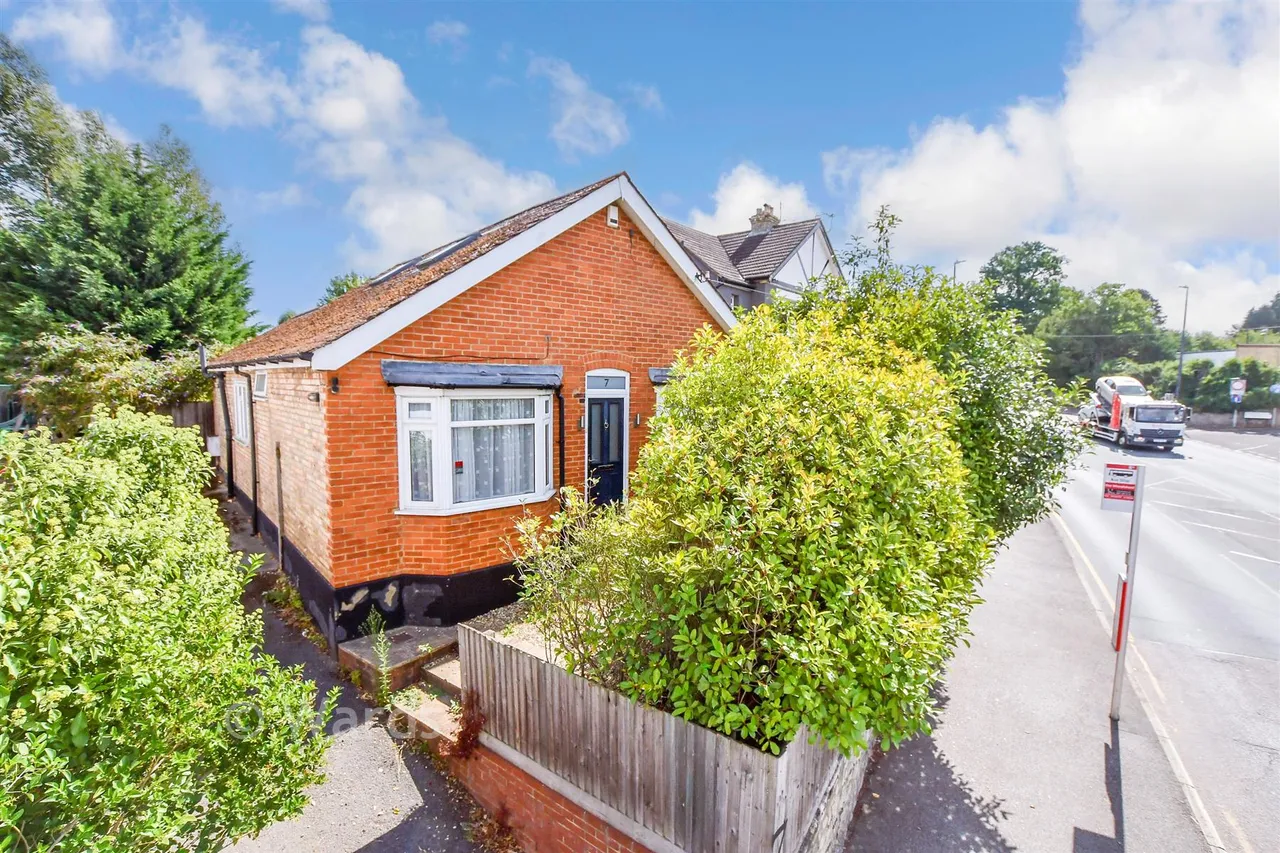 3 bed house for sale, Sutton Road, Maidstone, ME15