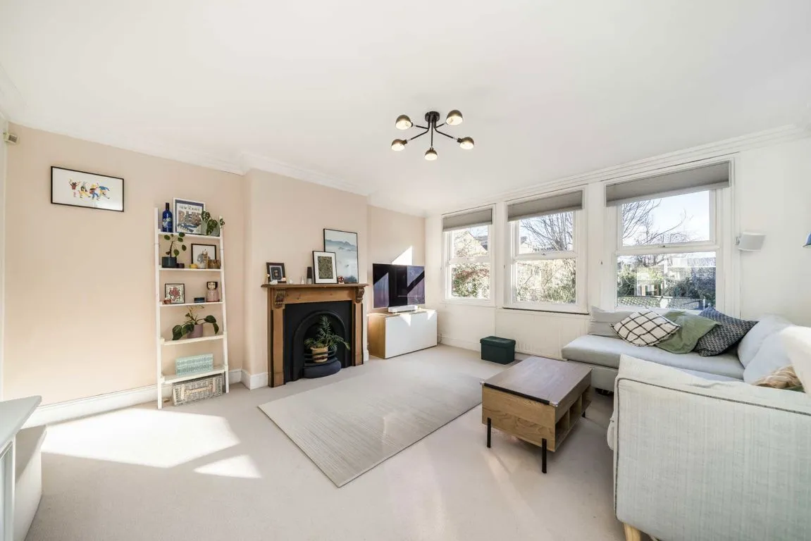 2 bed property for sale, Station Parade, SW12