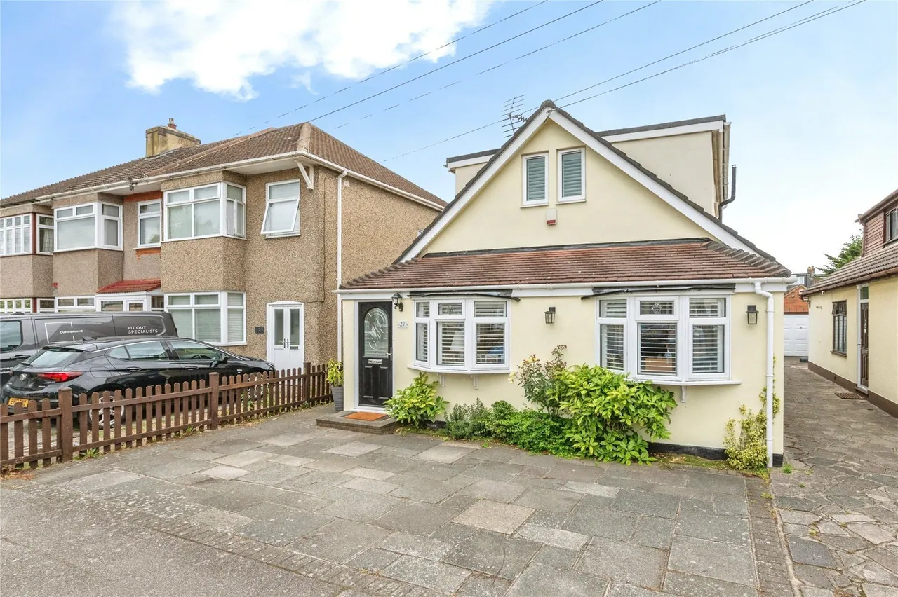 3 bed house for sale — Alexandra Road, RAINHAM, Essex, RM13