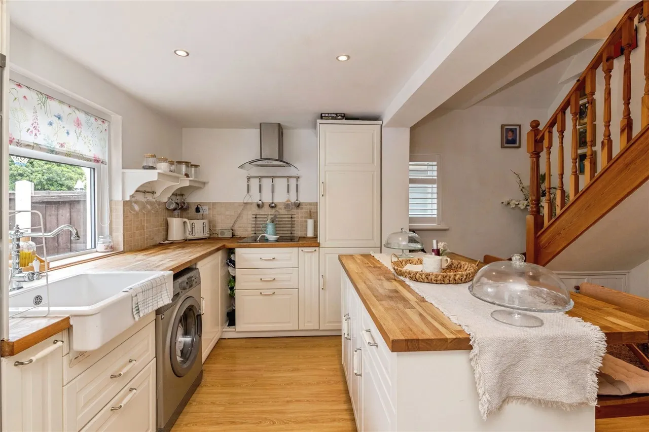 Alexandra Road, RAINHAM, Essex, RM13, photo 3