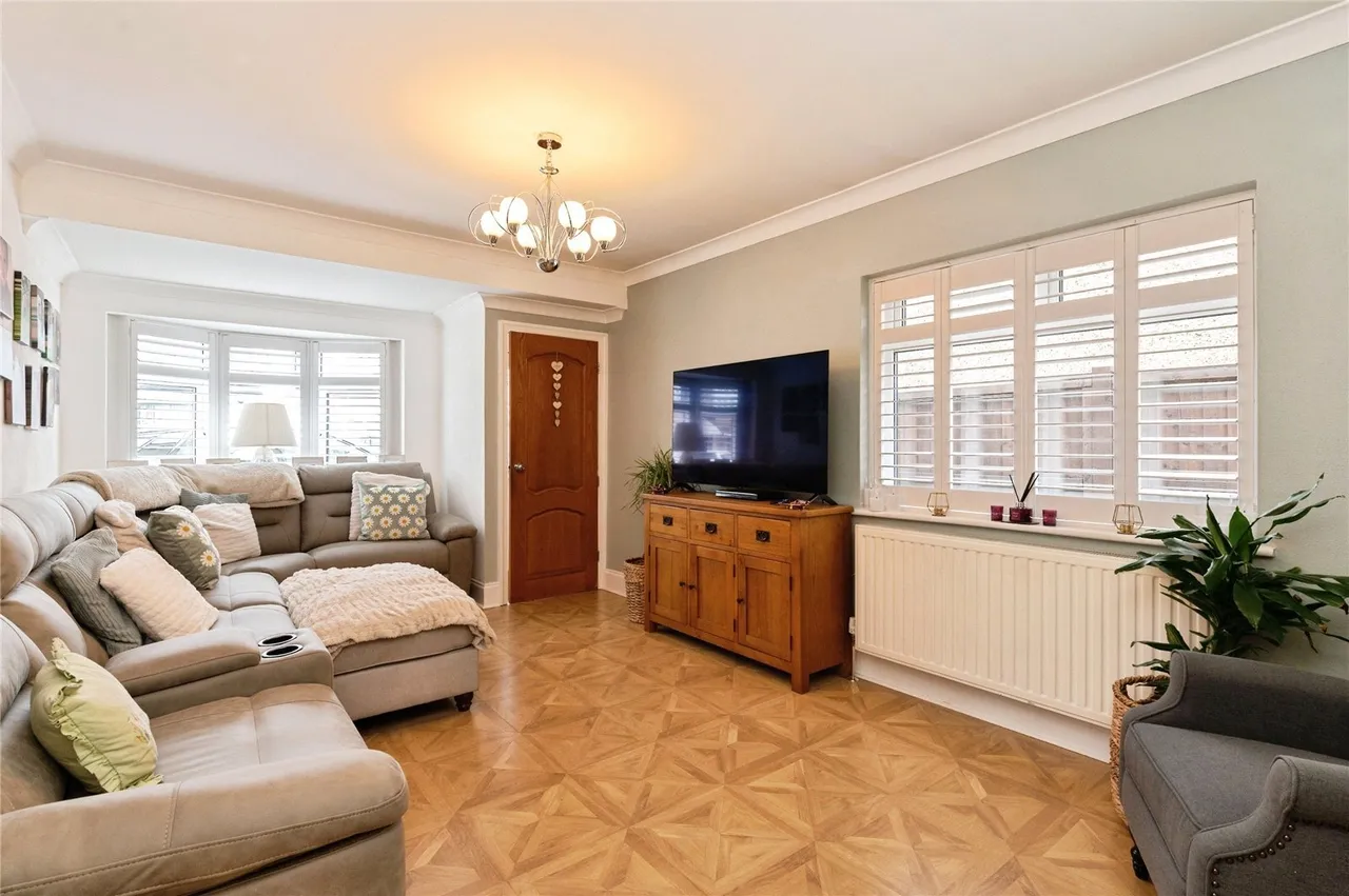 Alexandra Road, RAINHAM, Essex, RM13, photo 2