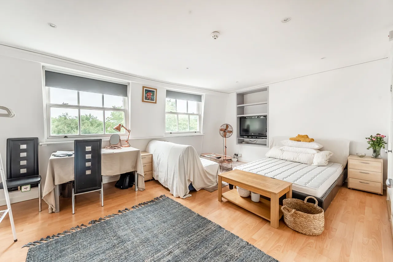 Flat E, 3 Kensington High Street, London, photo 2