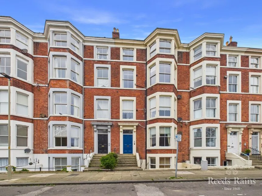 2 bed flat for sale, Prince of Wales Terrace, Scarborough, YO11