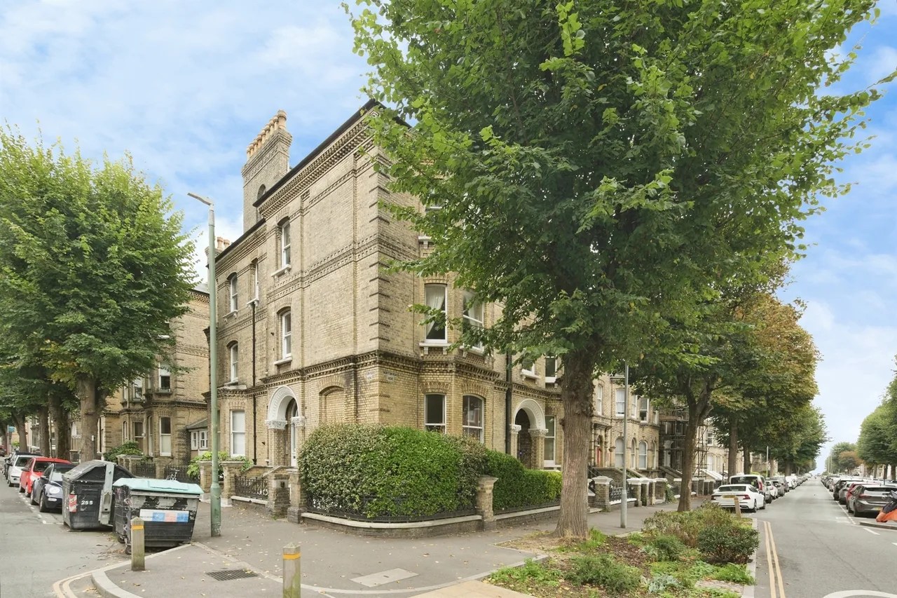 2 bed flat for sale — Eaton Road, Hove