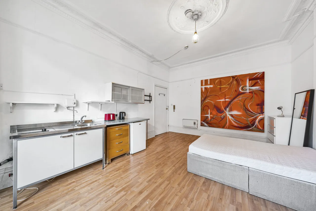 Flat 1, 22 Marloes Road, London, photo 8