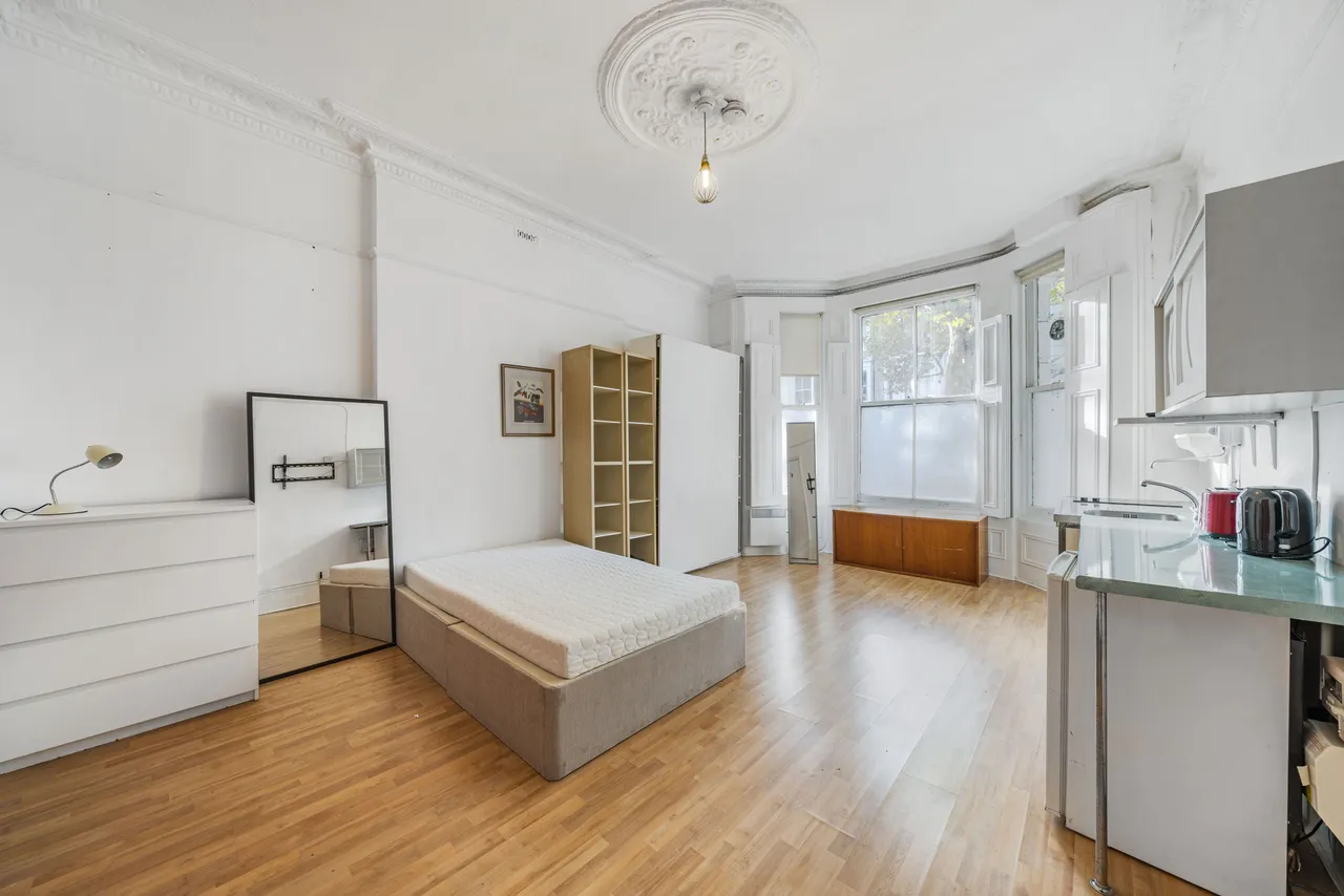 Flat 1, 22 Marloes Road, London, photo 2