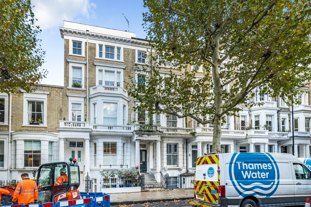 flat to rent — Flat 1, 22 Marloes Road, London