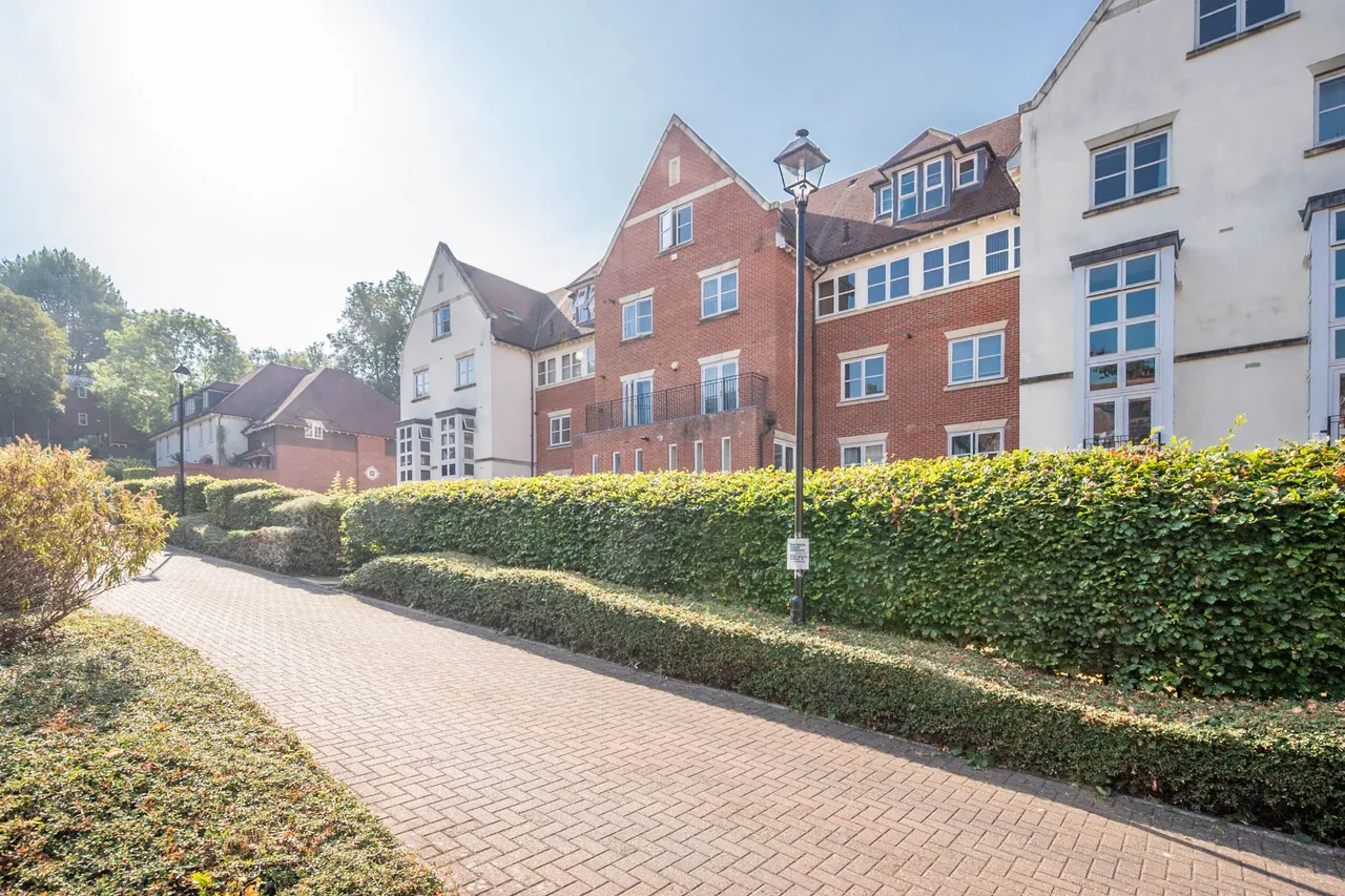2 Keats House, Cottage Close, Harrow, photo 4