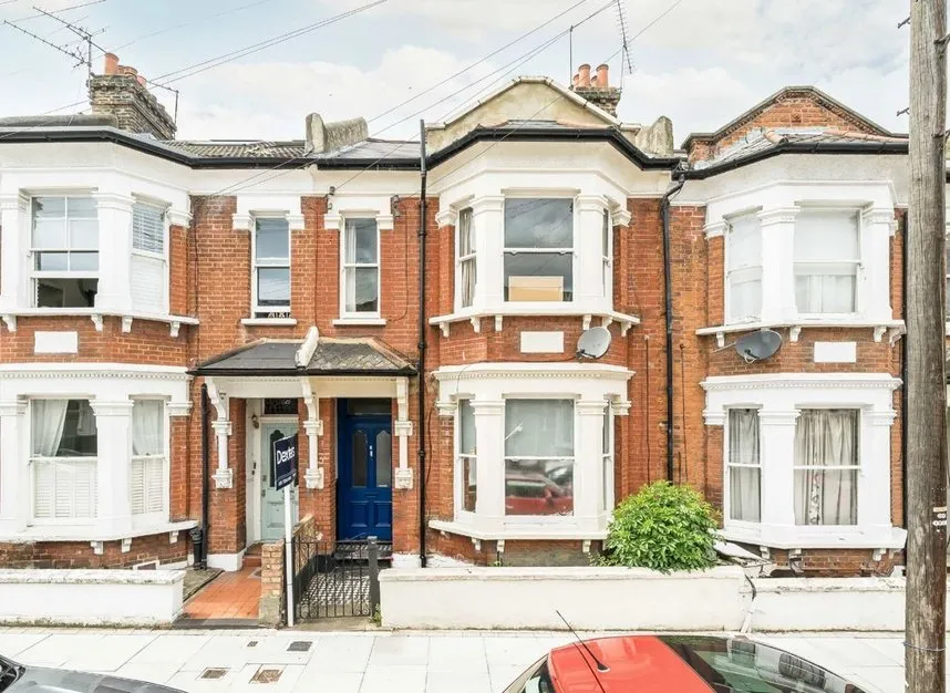 2 bed flat to rent, Sugden Road, Battersea, SW11