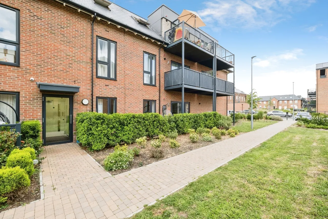 Whittle Drive, Hornchurch, RM12, photo 7