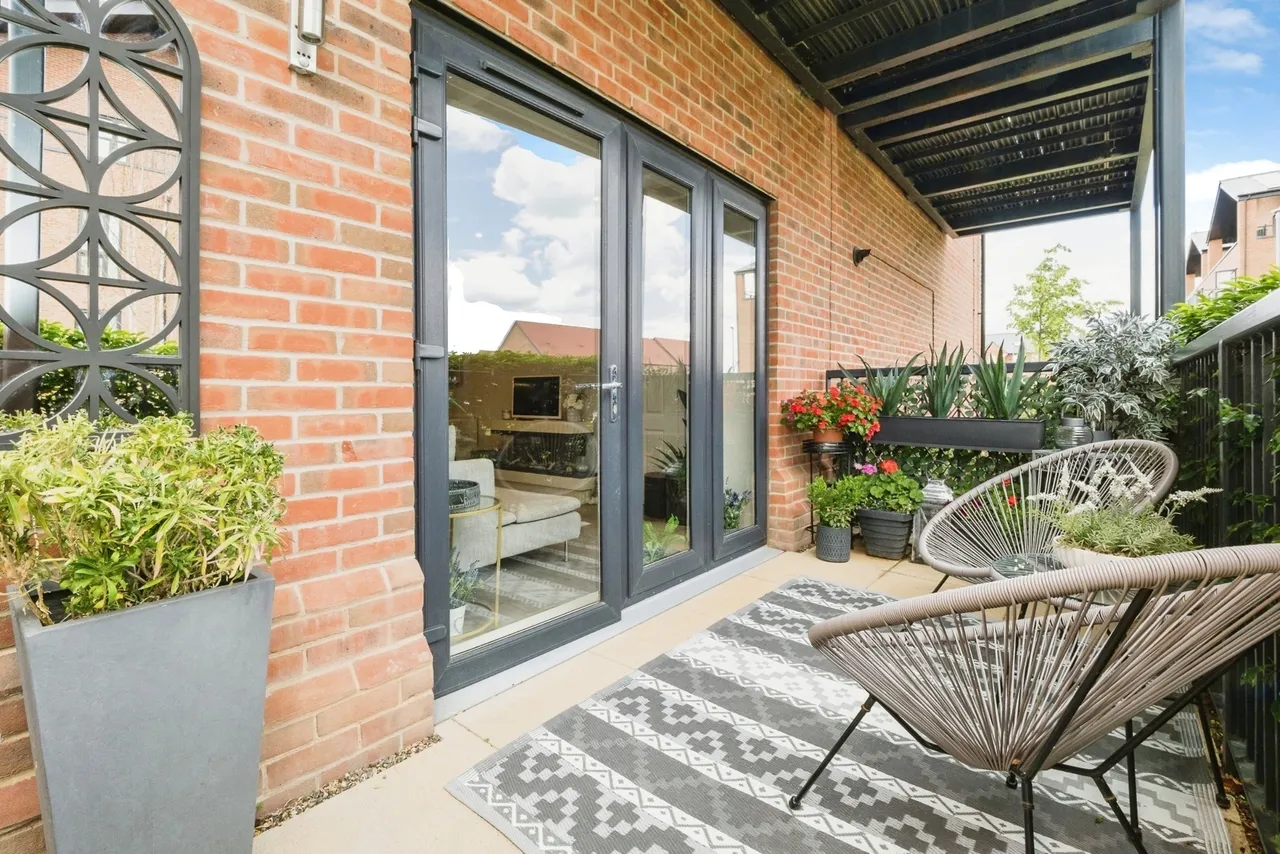 Whittle Drive, Hornchurch, RM12, photo 2