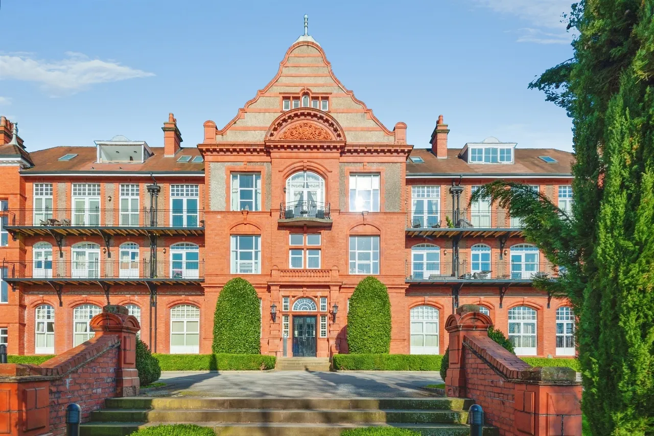 2 bed flat for sale — Kingswood Park, Kingswood, Frodsham