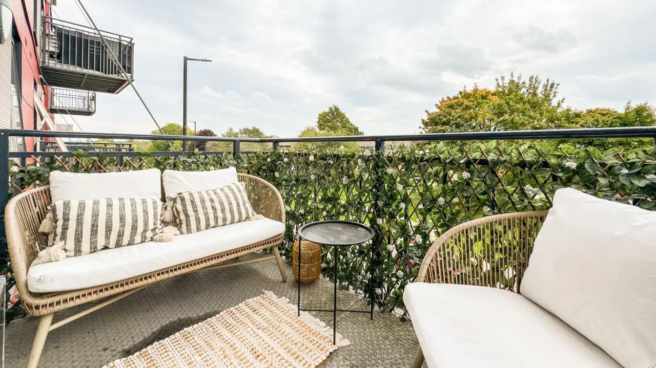 2 bed flat for sale — Hazel Road