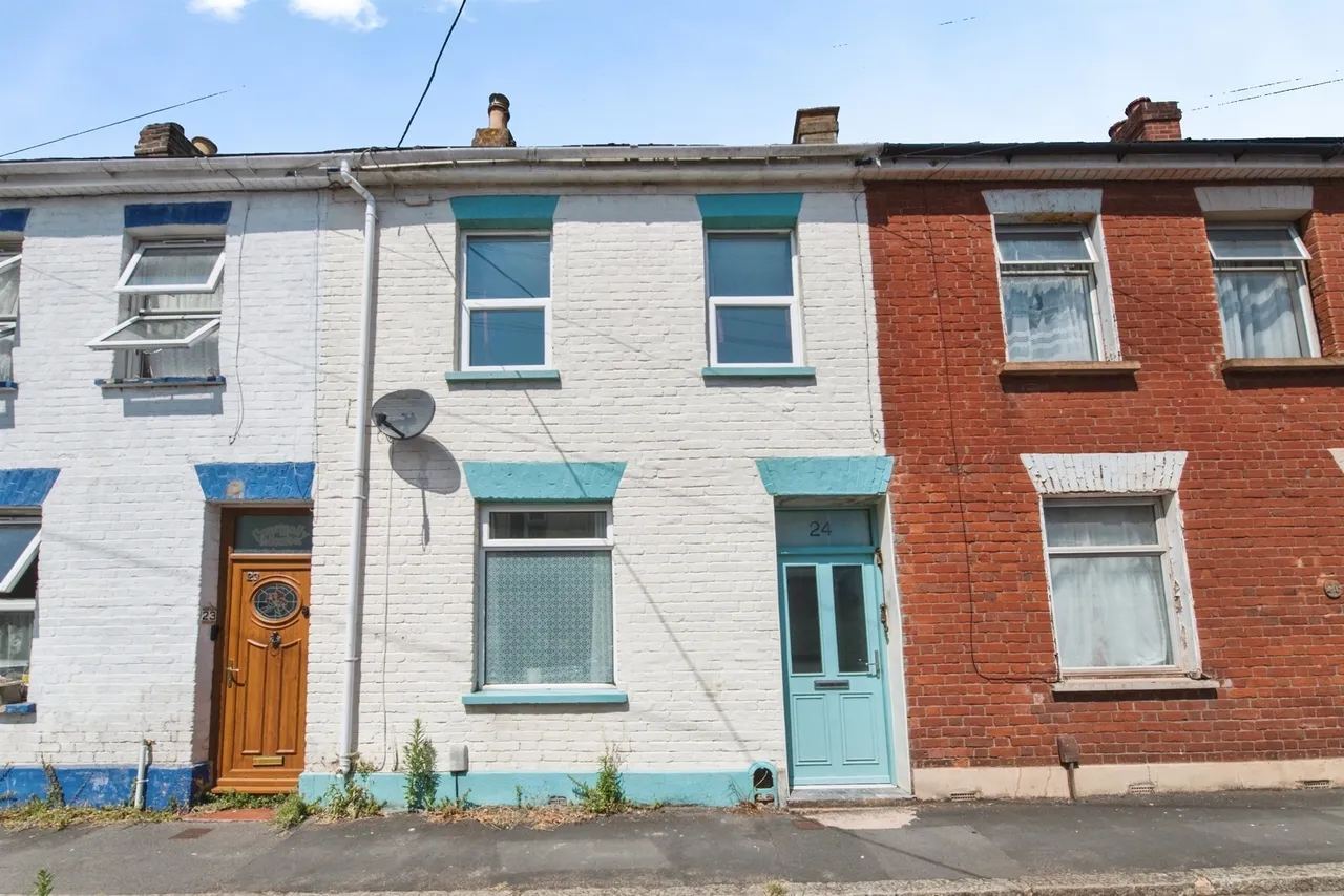 3 bed house for sale — Codrington Street, Exeter