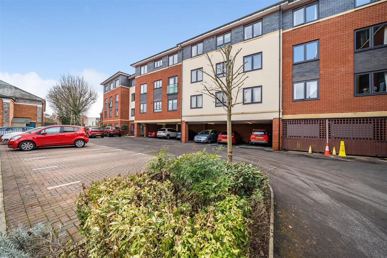 West Street, Newbury, RG14, photo 14