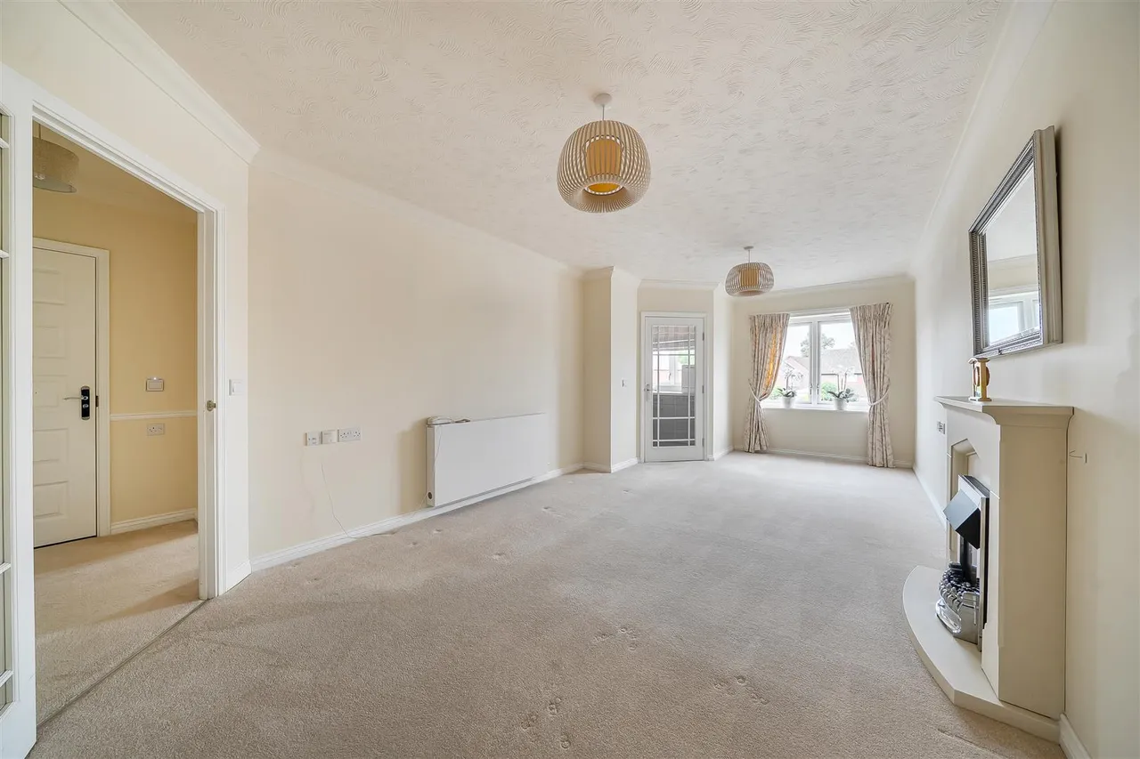 West Street, Newbury, RG14, photo 2
