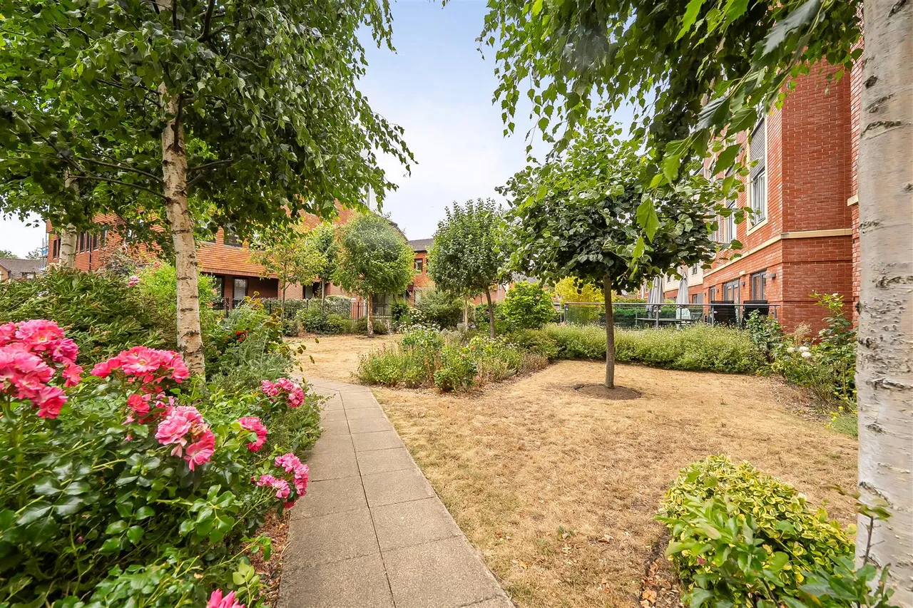 West Street, Newbury, RG14, photo 13