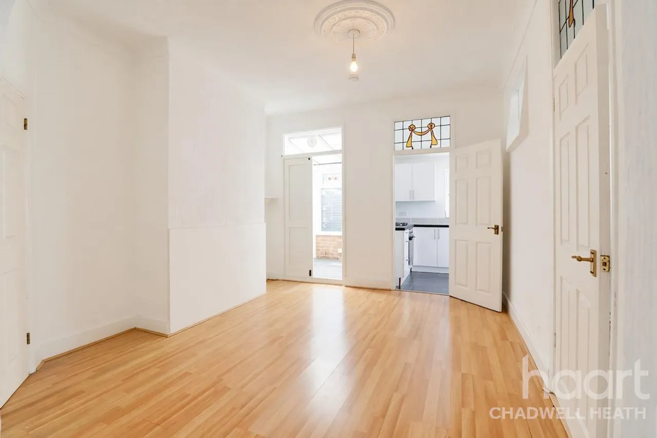 Whalebone Lane South, Chadwell Heath, RM6, photo 9