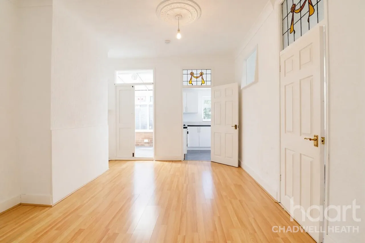 Whalebone Lane South, Chadwell Heath, RM6, photo 8