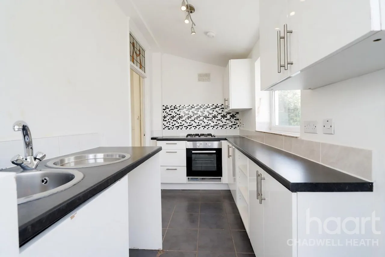 Whalebone Lane South, Chadwell Heath, RM6, photo 16