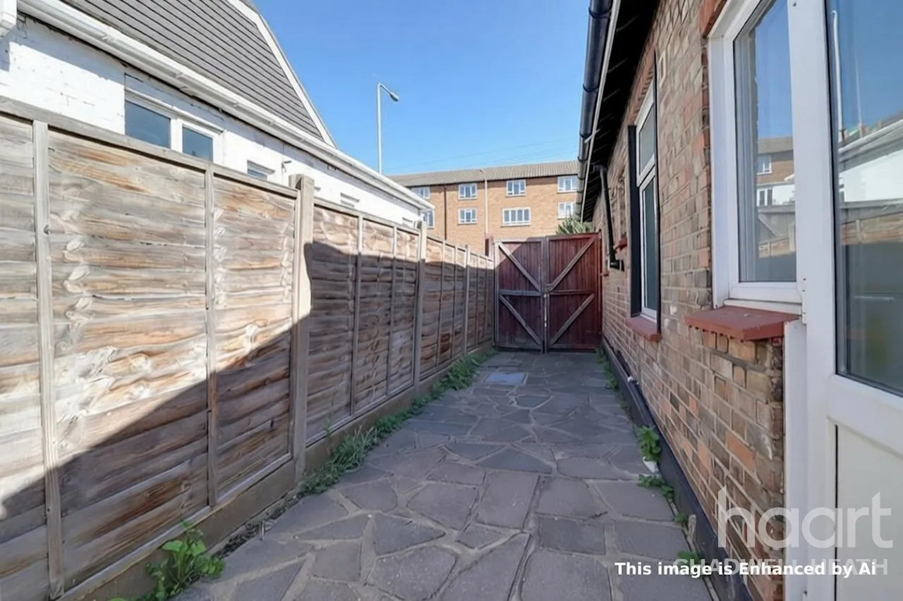 Whalebone Lane South, Chadwell Heath, RM6, photo 17