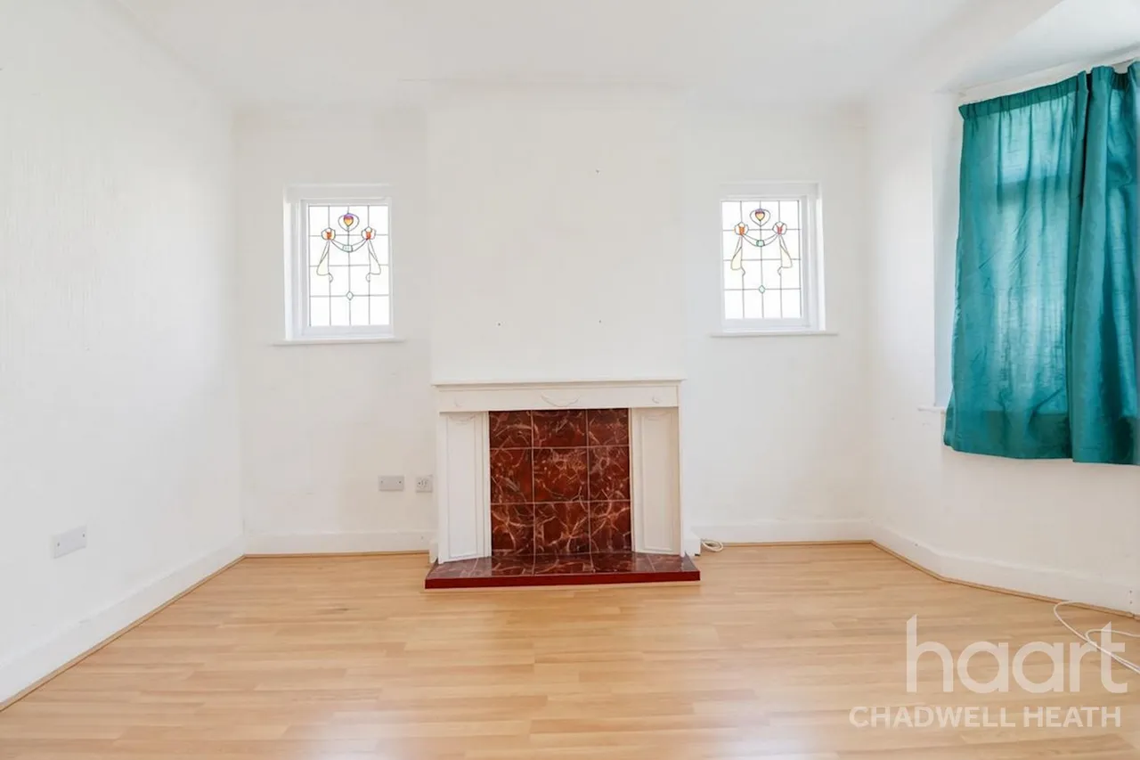 Whalebone Lane South, Chadwell Heath, RM6, photo 6