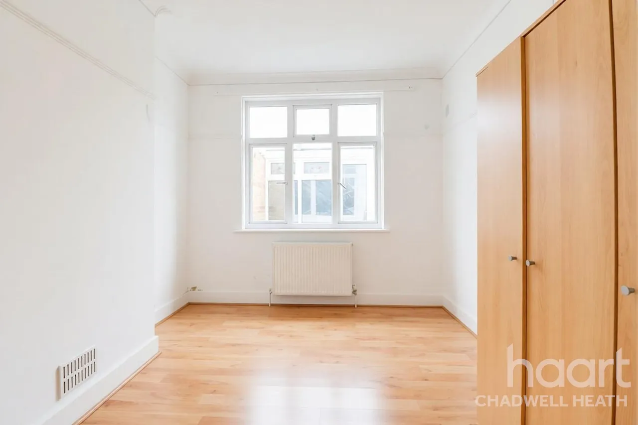 Whalebone Lane South, Chadwell Heath, RM6, photo 11