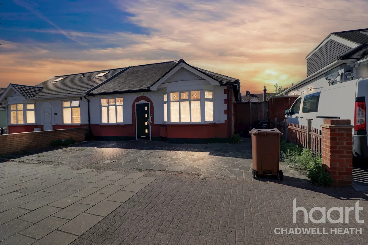 2 bed house for sale, Whalebone Lane South, Chadwell Heath, RM6
