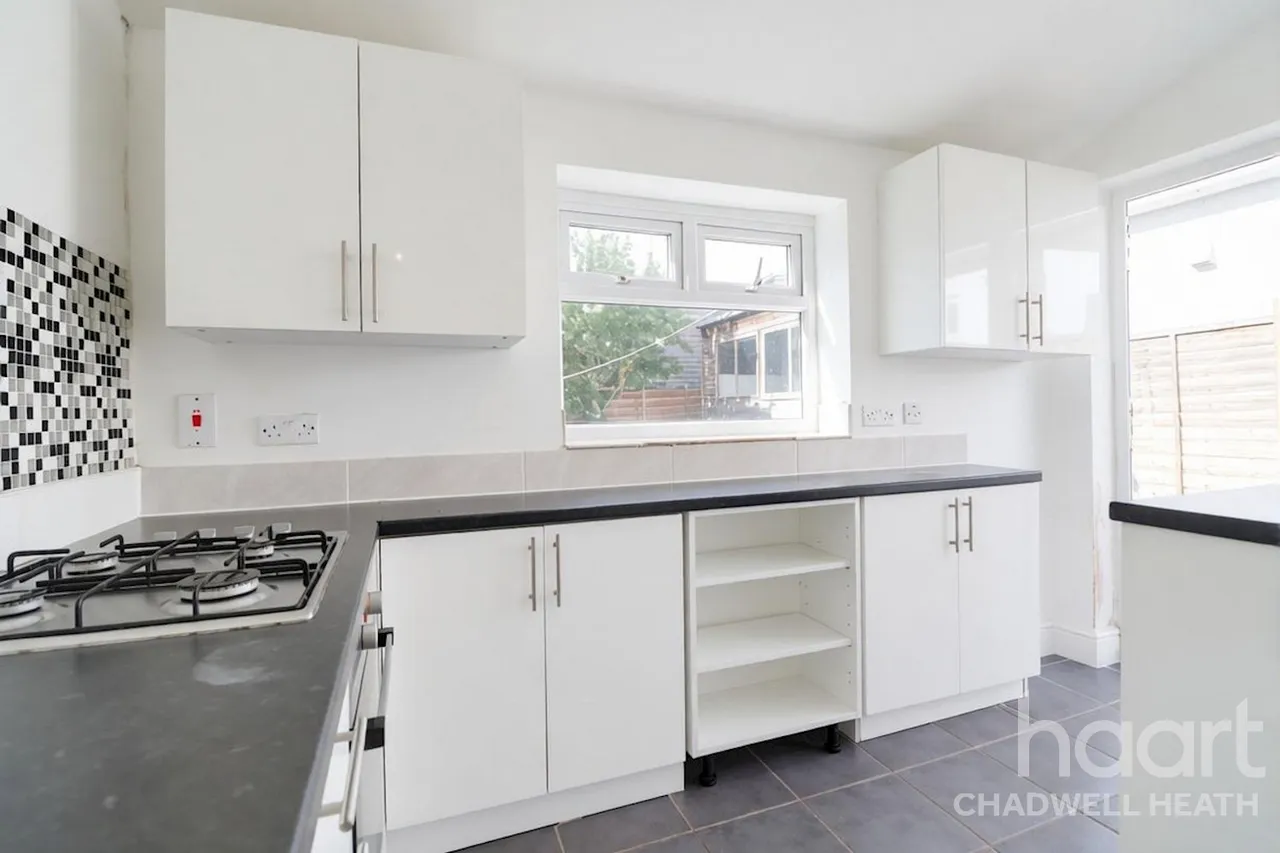 Whalebone Lane South, Chadwell Heath, RM6, photo 15