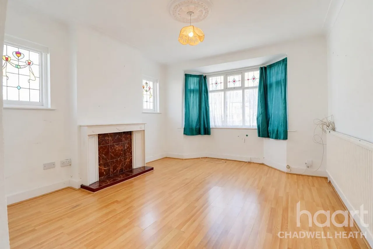 Whalebone Lane South, Chadwell Heath, RM6, photo 5