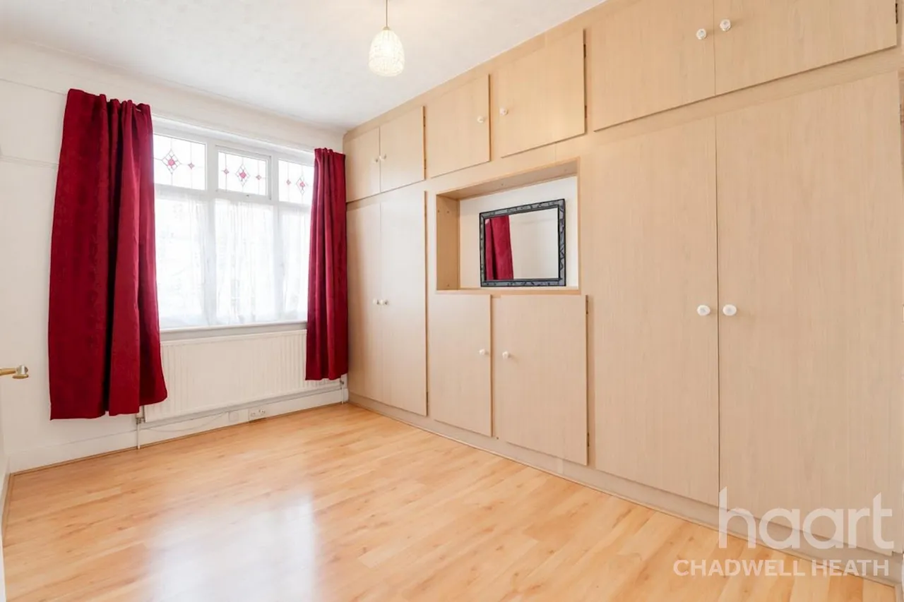 Whalebone Lane South, Chadwell Heath, RM6, photo 10