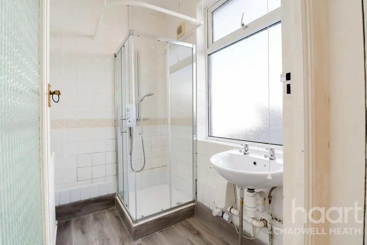 Whalebone Lane South, Chadwell Heath, RM6, photo 12