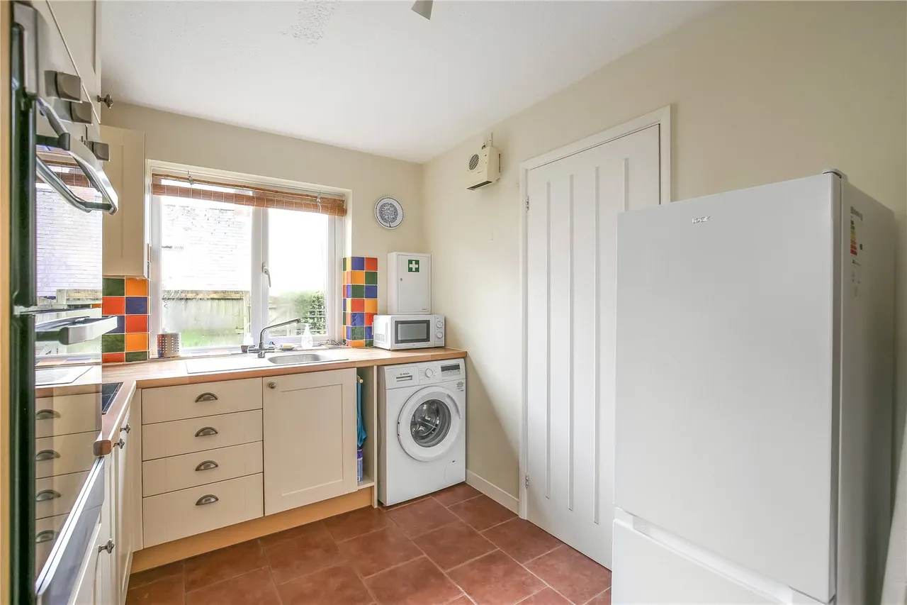 Elm Close, Pitton, Salisbury, Wiltshire, SP5 1EU, photo 4