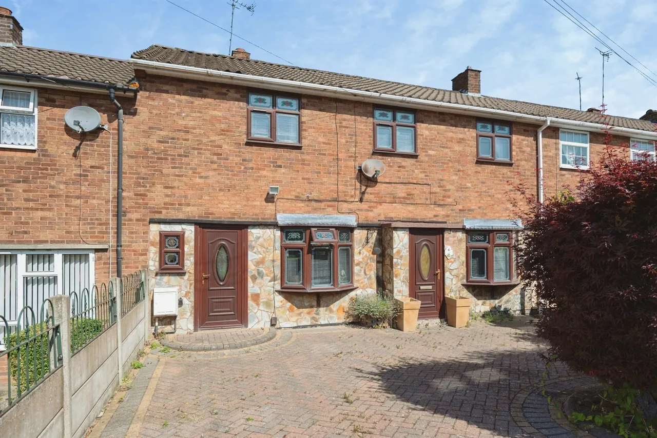 3 bed house for sale — Eastwood Road, Dudley