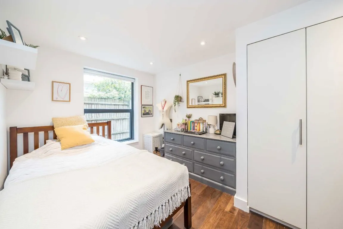 Coleshill Road, TW11, photo 5