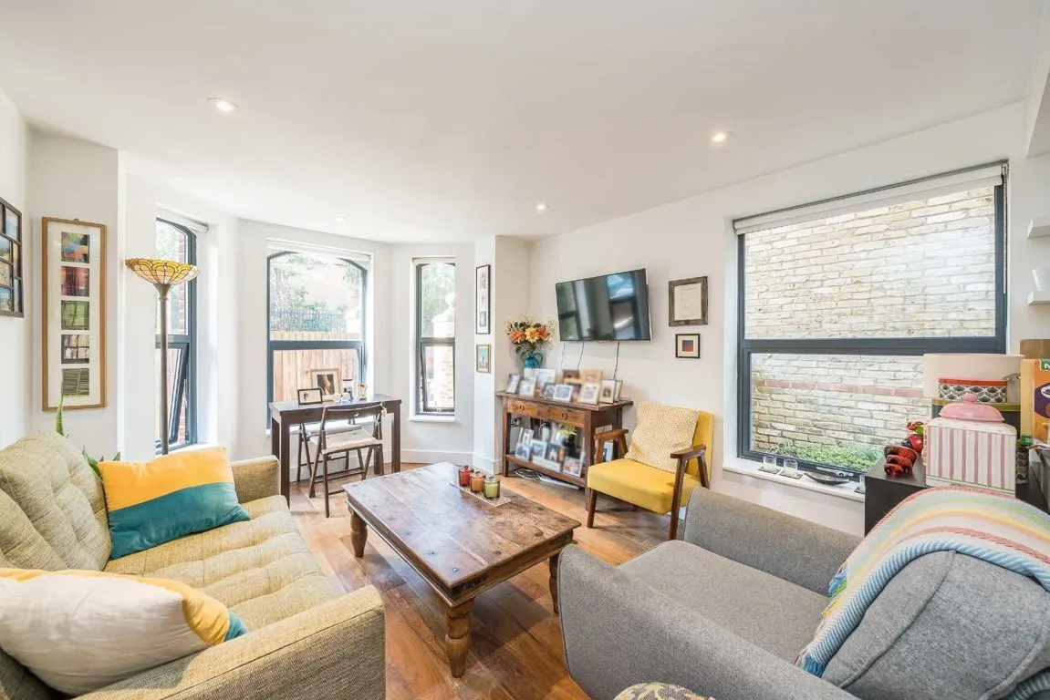 Coleshill Road, TW11, photo 4