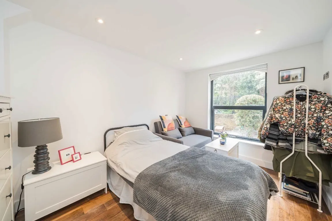 Coleshill Road, TW11, photo 6