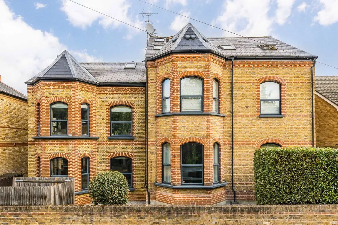 2 bed property for sale, Coleshill Road, TW11