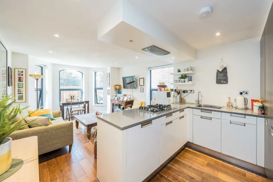 Coleshill Road, TW11, photo 2