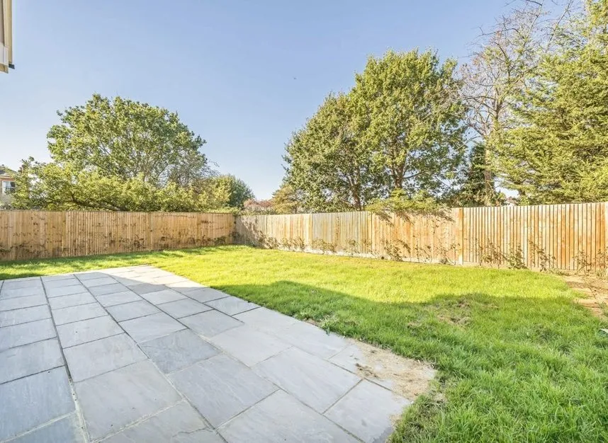 Orchard Road, Chessington, KT9, photo 10