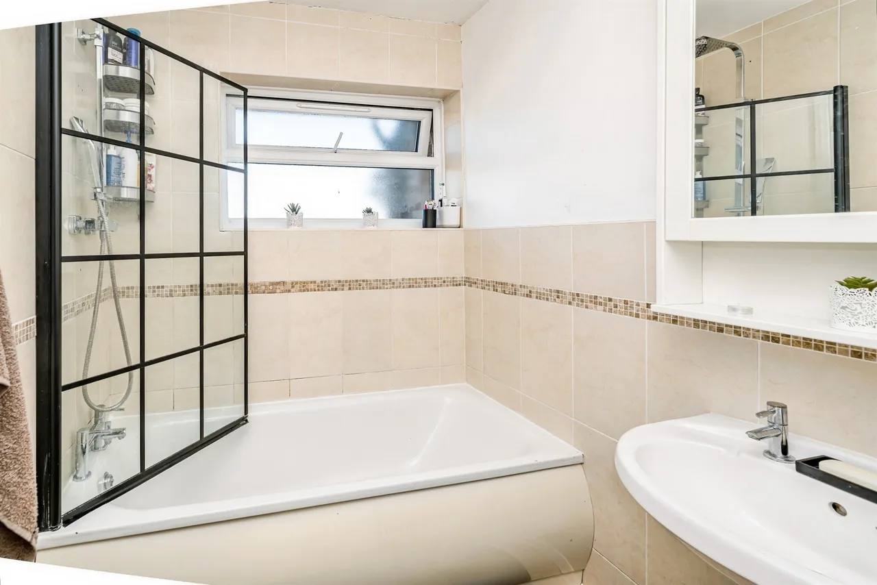 Conifer Rise, High Wycombe, HP12, photo 11
